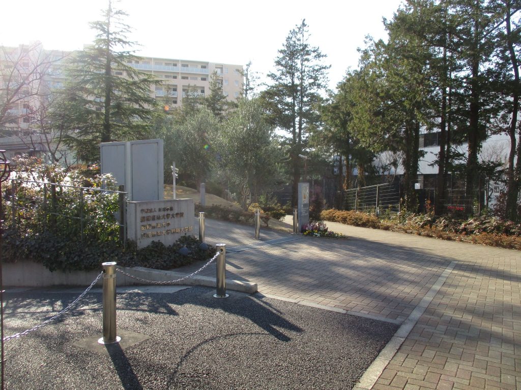 左側に昭和音楽大学があります。