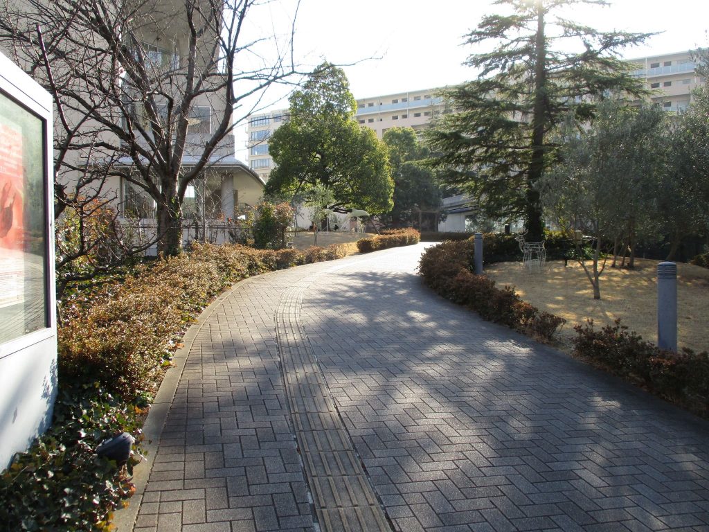 上り坂を進みます。