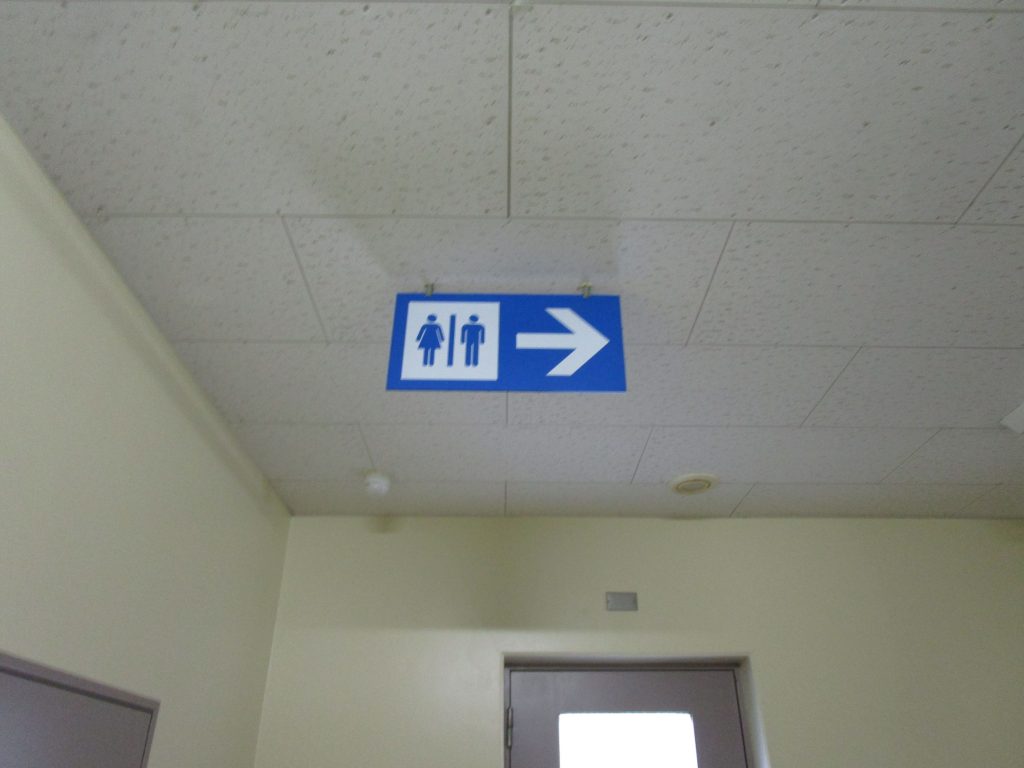 案内サインによる案内がある。